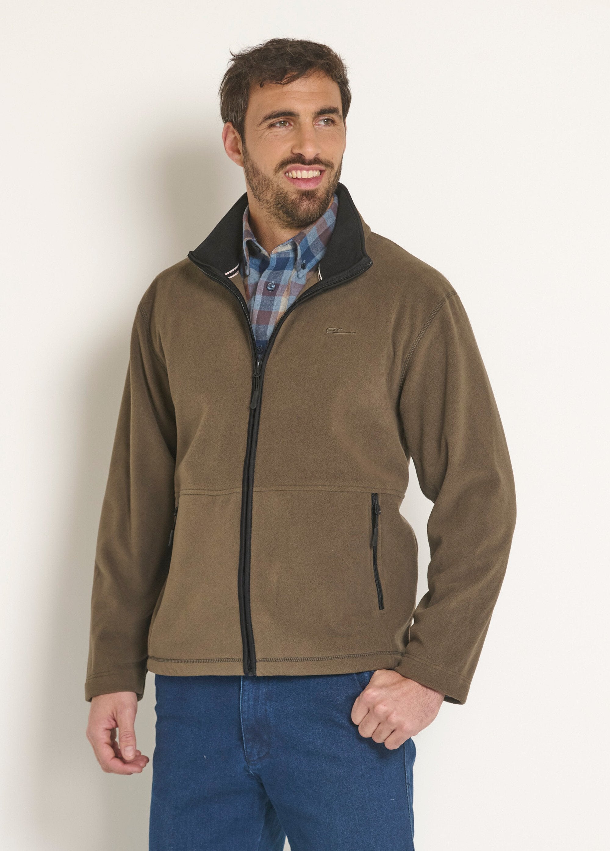 Chaqueta_polar_con_cremallera_y_cuello_alto_Castaño_FA1_slim